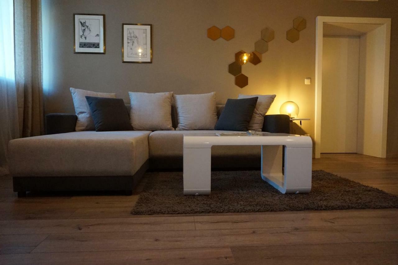 Gaestehaus Familie Loeffler - Ferienwohnung Am Stadtplatz In リッチャウ エクステリア 写真