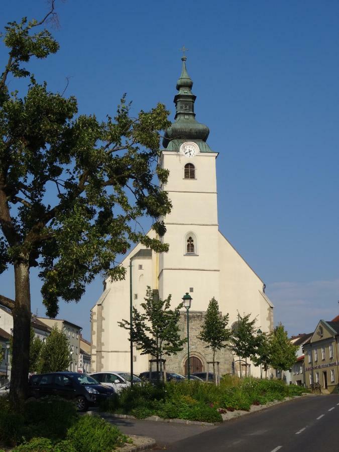 Gaestehaus Familie Loeffler - Ferienwohnung Am Stadtplatz In リッチャウ エクステリア 写真
