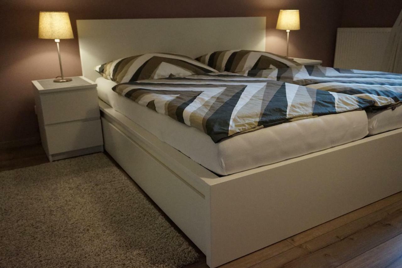 Gaestehaus Familie Loeffler - Ferienwohnung Am Stadtplatz In リッチャウ エクステリア 写真