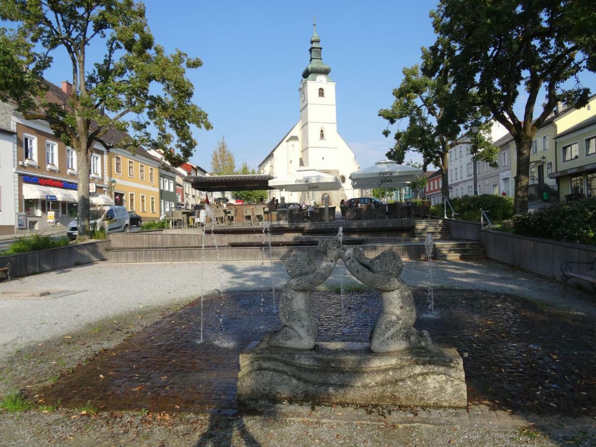 Gaestehaus Familie Loeffler - Ferienwohnung Am Stadtplatz In リッチャウ エクステリア 写真