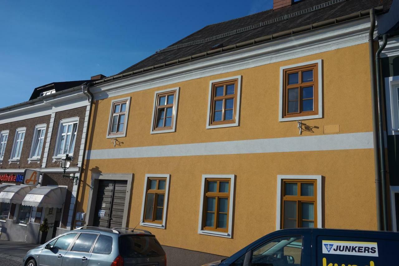 Gaestehaus Familie Loeffler - Ferienwohnung Am Stadtplatz In リッチャウ エクステリア 写真